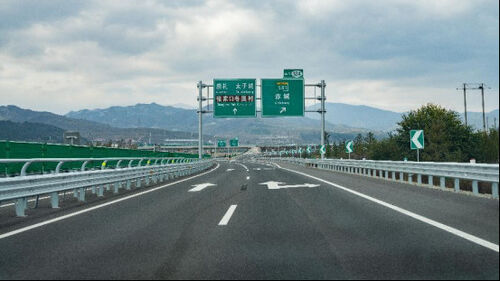últimas noticias de la empresa sobre Enfermedad por grietas en el pavimento de las autopistas: sistema de inspección e identificación automática MYUAV DRONE