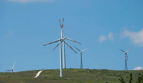 últimas noticias de la empresa sobre FC30X Drone atado, solución de limpieza de energía eólica