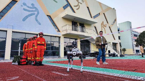 últimas noticias de la empresa sobre Ejercicio de simulación de fuego con drones y robots