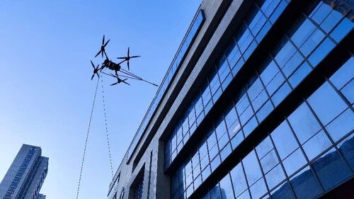 últimas noticias de la empresa sobre El primer año de limpieza de edificios con drones: drones de limpieza MYUAV FC30X