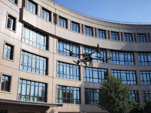 últimas noticias de la empresa sobre MYUAV FC30S Iluminación gritando luz de búsqueda aplicaciones de montaje integrado para la gestión integrada de la ciudad