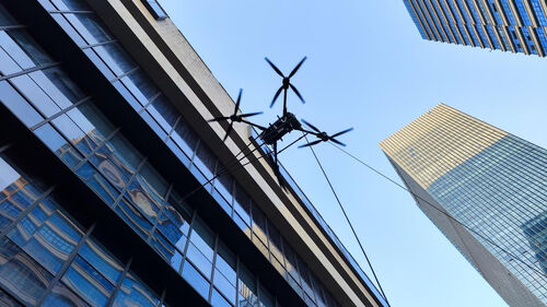últimas noticias de la empresa sobre ¿Cómo funcionan los drones de limpieza?