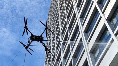 últimas noticias de la empresa sobre ¿Cómo pueden los drones "alcanzar legalmente los 150 metros" según las nuevas regulaciones? — Análisis de cumplimiento de la solución de limpieza de edificios super altos Mayowei FC30