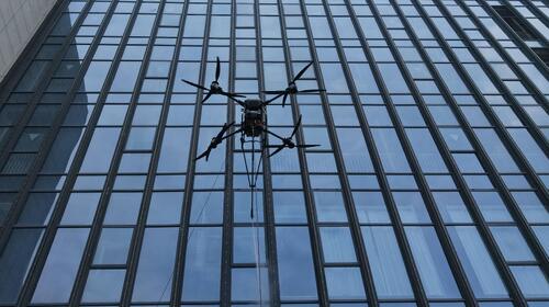 últimas noticias de la empresa sobre Impulso tecnológico para la innovación: MYUAV, UAV de limpieza de gran altitud con doble cable, limpieza estandarizada del Gimnasio Jiaxing