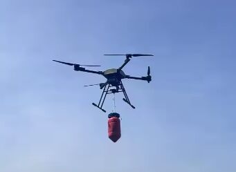 últimas noticias de la empresa sobre Cubos de extinción de incendios con drones atados vs. bombas de extinción de incendios: ¿qué equipo es más adecuado para sus necesidades?