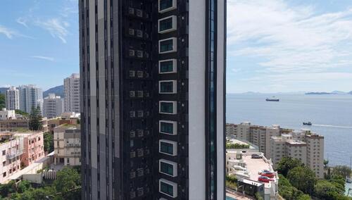 últimas noticias de la empresa sobre El dron de doble cuerda MYUAV limpió eficientemente la compleja fachada de cortinas del Jardín Duoli en Hong Kong, y la limpieza ecológica fue bien recibida.