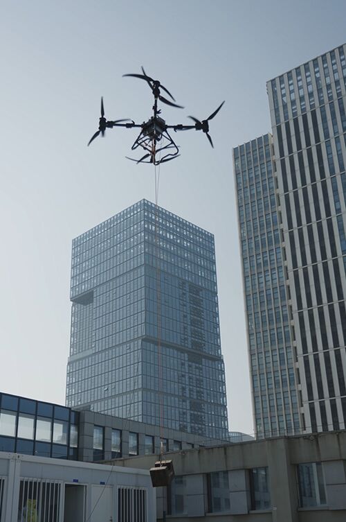 últimas noticias de la empresa sobre ¡Levantamiento estable de 100 kg de peso! MYUAV y Yifeite completan pruebas clave en drones pesados